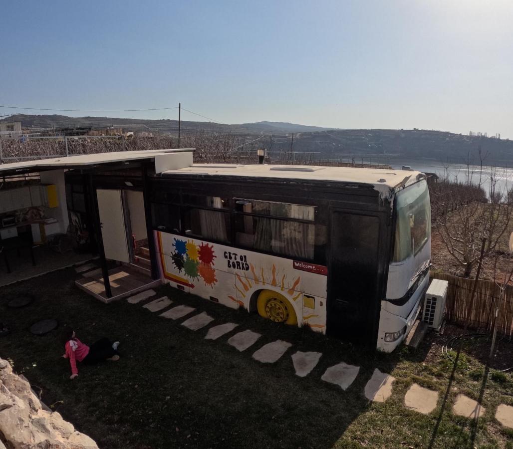 Апартаменти The Bus Мадждаль-Шамс Екстер'єр фото